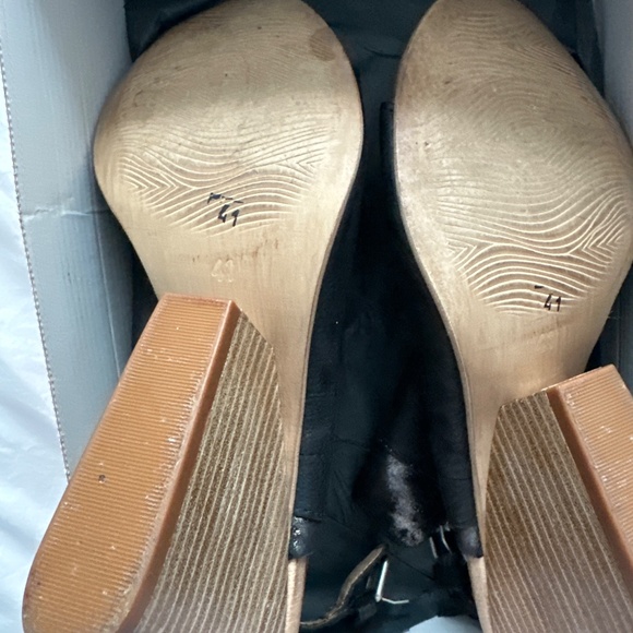 Shoes - Picture 4 of 8